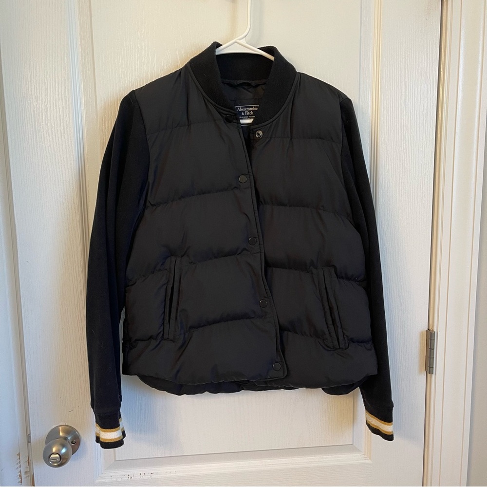 Abercrombie & Fitch Black Quilted Puffer Jacket with Knit Sleeves